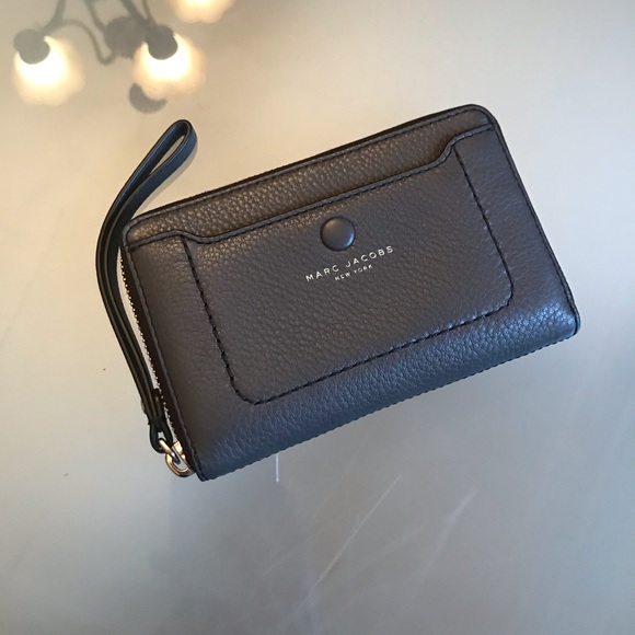 Marc Jacobs Handbags - NWOT Marc Jacobs wallet